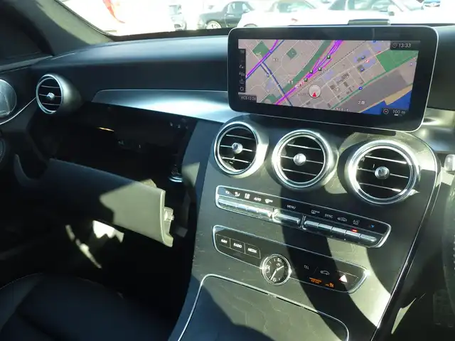 メルセデス・ベンツ Ｃ２２０ｄ アバンギャルド　AMGライン 千葉県 2019(平31)年 2.1万km ポーラホワイト アクティブブレーキアシスト/アクティブレーンキーピングアシスト/レーンチェンジアシスト/ブラインドスポットアシスト/アテンションアシスト/ディストロニック/ブラックレザーシート/前席パワーシート/シートヒーター/ヘッドアップディスプレイ/純正ナビ/地デジTV/【Bluetooth接続】/バックカメラ/革巻きステアリング/ステアリングスイッチ/パドルシフト/ETC/LEDヘッドライト/ウインカーミラー/パークトロニック/純正18インチアルミホイル/サイド/カーテンエアバッグ/キーレスゴー