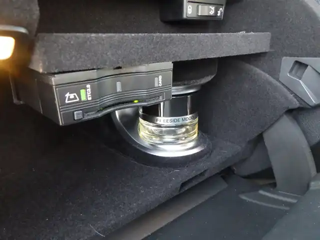 メルセデス・ベンツ Ｃ２２０ｄ アバンギャルド　AMGライン 千葉県 2019(平31)年 2.1万km ポーラホワイト アクティブブレーキアシスト/アクティブレーンキーピングアシスト/レーンチェンジアシスト/ブラインドスポットアシスト/アテンションアシスト/ディストロニック/ブラックレザーシート/前席パワーシート/シートヒーター/ヘッドアップディスプレイ/純正ナビ/地デジTV/【Bluetooth接続】/バックカメラ/革巻きステアリング/ステアリングスイッチ/パドルシフト/ETC/LEDヘッドライト/ウインカーミラー/パークトロニック/純正18インチアルミホイル/サイド/カーテンエアバッグ/キーレスゴー