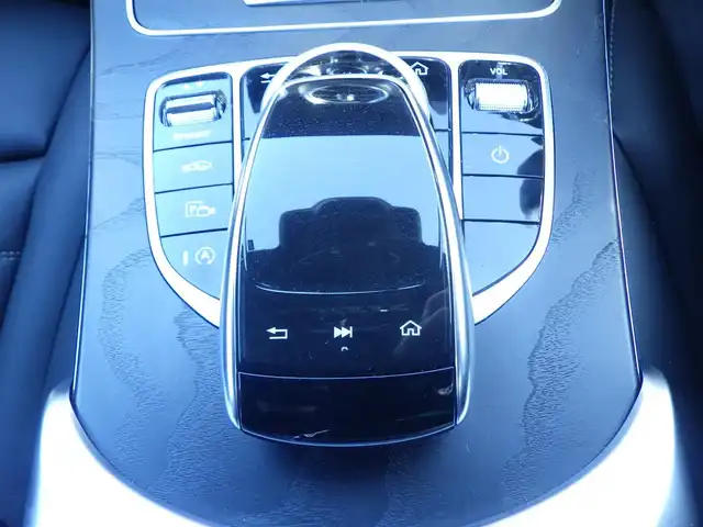 メルセデス・ベンツ Ｃ２２０ｄ アバンギャルド　AMGライン 千葉県 2019(平31)年 2.1万km ポーラホワイト アクティブブレーキアシスト/アクティブレーンキーピングアシスト/レーンチェンジアシスト/ブラインドスポットアシスト/アテンションアシスト/ディストロニック/ブラックレザーシート/前席パワーシート/シートヒーター/ヘッドアップディスプレイ/純正ナビ/地デジTV/【Bluetooth接続】/バックカメラ/革巻きステアリング/ステアリングスイッチ/パドルシフト/ETC/LEDヘッドライト/ウインカーミラー/パークトロニック/純正18インチアルミホイル/サイド/カーテンエアバッグ/キーレスゴー