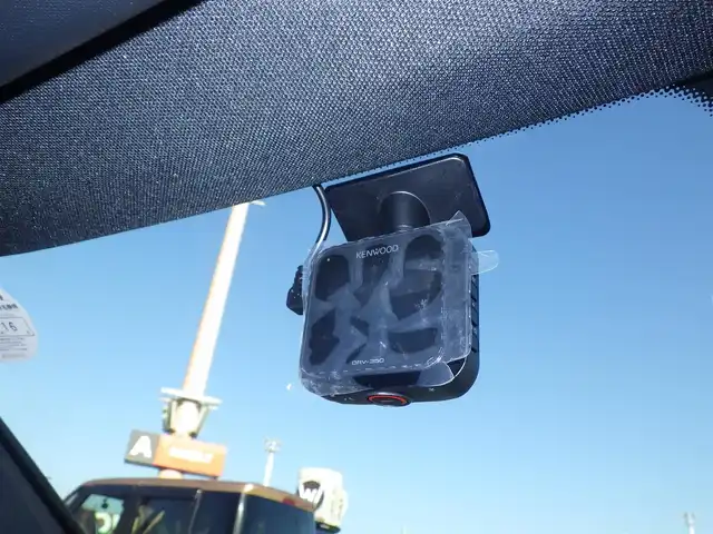 メルセデス・ベンツ Ｃ２２０ｄ アバンギャルド　AMGライン 千葉県 2019(平31)年 2.1万km ポーラホワイト アクティブブレーキアシスト/アクティブレーンキーピングアシスト/レーンチェンジアシスト/ブラインドスポットアシスト/アテンションアシスト/ディストロニック/ブラックレザーシート/前席パワーシート/シートヒーター/ヘッドアップディスプレイ/純正ナビ/地デジTV/【Bluetooth接続】/バックカメラ/革巻きステアリング/ステアリングスイッチ/パドルシフト/ETC/LEDヘッドライト/ウインカーミラー/パークトロニック/純正18インチアルミホイル/サイド/カーテンエアバッグ/キーレスゴー