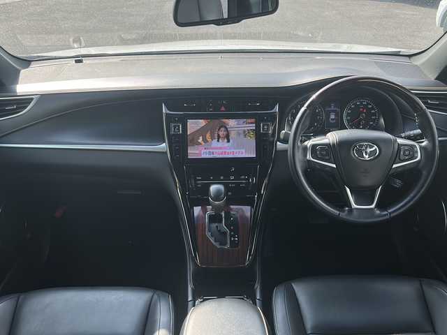 トヨタ ハリアー 香川県 2017(平29)年 8.2万km ホワイトパールクリスタルシャイン 社外ナビ（フルセグTV/CD/DVD/BT)/バックカメラ/電動リアゲート/ドライブレコーダー/パワーシート/社外アルミホイール/ローダウン/オートライト/アイドリングストップ