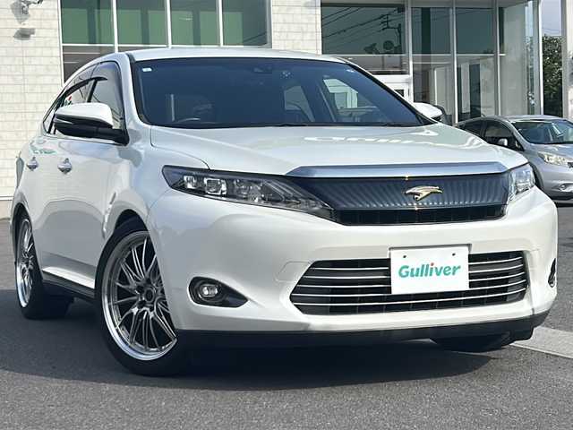 トヨタ ハリアー 香川県 2017(平29)年 8.2万km ホワイトパールクリスタルシャイン 社外ナビ（フルセグTV/CD/DVD/BT)/バックカメラ/電動リアゲート/ドライブレコーダー/パワーシート/社外アルミホイール/ローダウン/オートライト/アイドリングストップ