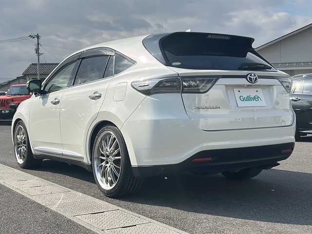 トヨタ ハリアー 香川県 2017(平29)年 8.2万km ホワイトパールクリスタルシャイン 社外ナビ（フルセグTV/CD/DVD/BT)/バックカメラ/電動リアゲート/ドライブレコーダー/パワーシート/社外アルミホイール/ローダウン/オートライト/アイドリングストップ