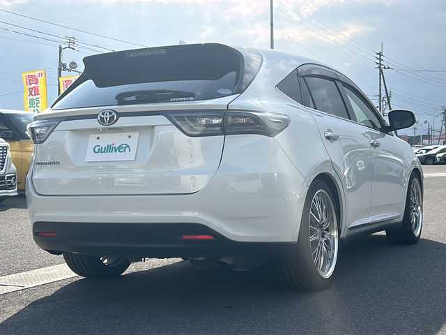 トヨタ ハリアー 香川県 2017(平29)年 8.2万km ホワイトパールクリスタルシャイン 社外ナビ（フルセグTV/CD/DVD/BT)/バックカメラ/電動リアゲート/ドライブレコーダー/パワーシート/社外アルミホイール/ローダウン/オートライト/アイドリングストップ