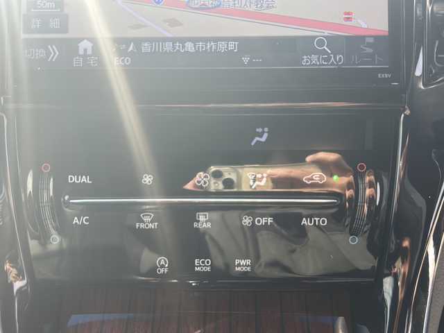 トヨタ ハリアー 香川県 2017(平29)年 8.2万km ホワイトパールクリスタルシャイン 社外ナビ（フルセグTV/CD/DVD/BT)/バックカメラ/電動リアゲート/ドライブレコーダー/パワーシート/社外アルミホイール/ローダウン/オートライト/アイドリングストップ