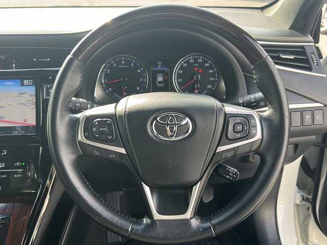 トヨタ ハリアー 香川県 2017(平29)年 8.2万km ホワイトパールクリスタルシャイン 社外ナビ（フルセグTV/CD/DVD/BT)/バックカメラ/電動リアゲート/ドライブレコーダー/パワーシート/社外アルミホイール/ローダウン/オートライト/アイドリングストップ