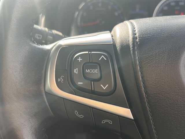 トヨタ ハリアー 香川県 2017(平29)年 8.2万km ホワイトパールクリスタルシャイン 社外ナビ（フルセグTV/CD/DVD/BT)/バックカメラ/電動リアゲート/ドライブレコーダー/パワーシート/社外アルミホイール/ローダウン/オートライト/アイドリングストップ