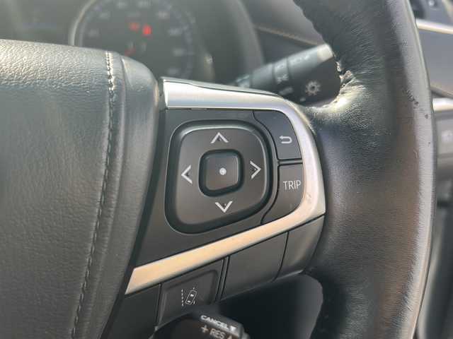 トヨタ ハリアー 香川県 2017(平29)年 8.2万km ホワイトパールクリスタルシャイン 社外ナビ（フルセグTV/CD/DVD/BT)/バックカメラ/電動リアゲート/ドライブレコーダー/パワーシート/社外アルミホイール/ローダウン/オートライト/アイドリングストップ