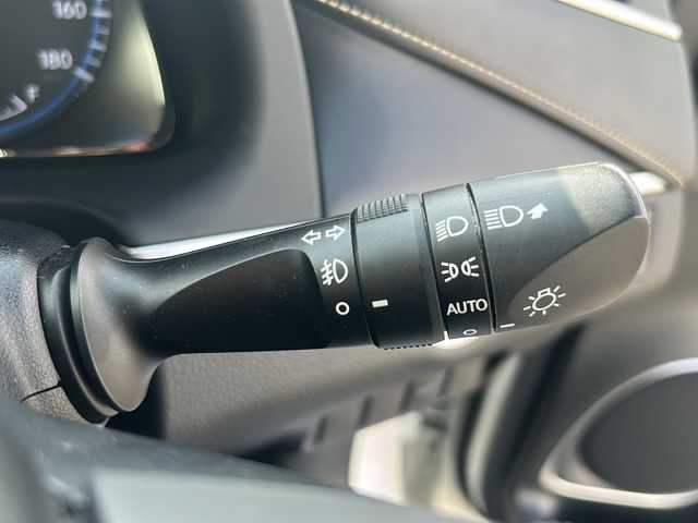 トヨタ ハリアー 香川県 2017(平29)年 8.2万km ホワイトパールクリスタルシャイン 社外ナビ（フルセグTV/CD/DVD/BT)/バックカメラ/電動リアゲート/ドライブレコーダー/パワーシート/社外アルミホイール/ローダウン/オートライト/アイドリングストップ