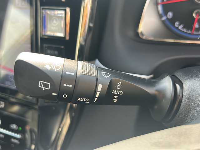 トヨタ ハリアー 香川県 2017(平29)年 8.2万km ホワイトパールクリスタルシャイン 社外ナビ（フルセグTV/CD/DVD/BT)/バックカメラ/電動リアゲート/ドライブレコーダー/パワーシート/社外アルミホイール/ローダウン/オートライト/アイドリングストップ