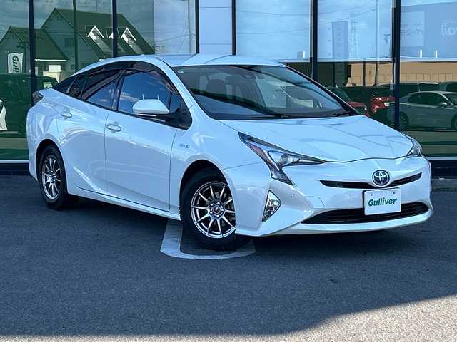 トヨタ プリウス A 岐阜県 2016(平28)年 4.3万km ホワイトパールクリスタルシャイン 登録時走行距離43078ｋｍ/純正ナビ/バックカメラ/フルセグテレビ/レーダークルーズコントロール/パーキングアシスト/純正フロアマット/コーナーセンサー/Ｂｌｕｅｔｏｏｔｈ/ビルトインＥＴＣ/ドライブレコーダー/社外アルミホイール/LEDヘッドライト/レーンキープアシスト/横滑り防止装置/オートライト/オートハイビーム/エンジンスタートボタン/スマートキー