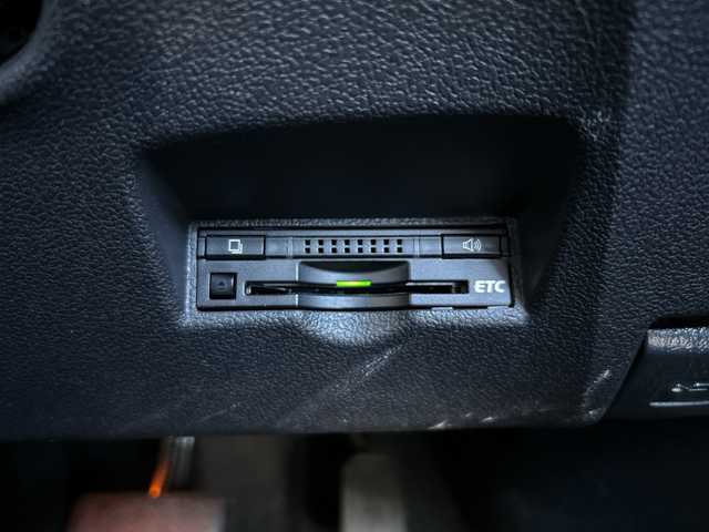 トヨタ プリウス A 岐阜県 2016(平28)年 4.3万km ホワイトパールクリスタルシャイン 登録時走行距離43078ｋｍ/純正ナビ/バックカメラ/フルセグテレビ/レーダークルーズコントロール/パーキングアシスト/純正フロアマット/コーナーセンサー/Ｂｌｕｅｔｏｏｔｈ/ビルトインＥＴＣ/ドライブレコーダー/社外アルミホイール/LEDヘッドライト/レーンキープアシスト/横滑り防止装置/オートライト/オートハイビーム/エンジンスタートボタン/スマートキー