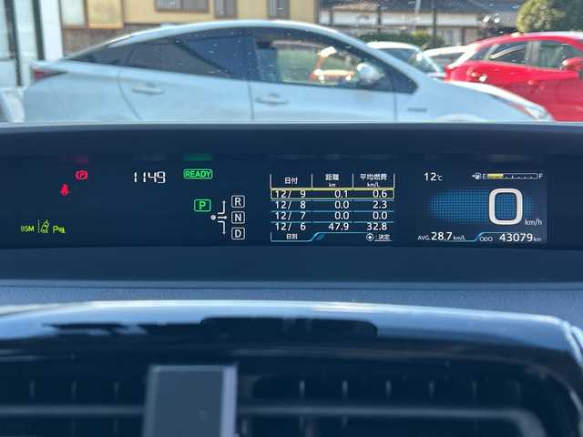 トヨタ プリウス A 岐阜県 2016(平28)年 4.3万km ホワイトパールクリスタルシャイン 登録時走行距離43078ｋｍ/純正ナビ/バックカメラ/フルセグテレビ/レーダークルーズコントロール/パーキングアシスト/純正フロアマット/コーナーセンサー/Ｂｌｕｅｔｏｏｔｈ/ビルトインＥＴＣ/ドライブレコーダー/社外アルミホイール/LEDヘッドライト/レーンキープアシスト/横滑り防止装置/オートライト/オートハイビーム/エンジンスタートボタン/スマートキー