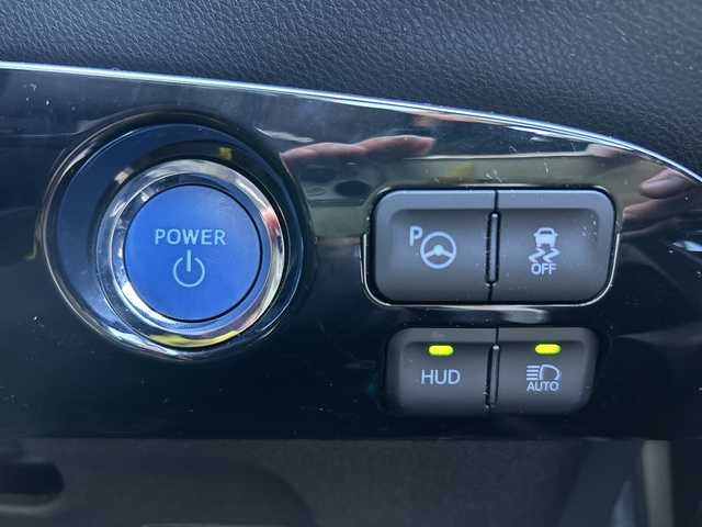 トヨタ プリウス A 岐阜県 2016(平28)年 4.3万km ホワイトパールクリスタルシャイン 登録時走行距離43078ｋｍ/純正ナビ/バックカメラ/フルセグテレビ/レーダークルーズコントロール/パーキングアシスト/純正フロアマット/コーナーセンサー/Ｂｌｕｅｔｏｏｔｈ/ビルトインＥＴＣ/ドライブレコーダー/社外アルミホイール/LEDヘッドライト/レーンキープアシスト/横滑り防止装置/オートライト/オートハイビーム/エンジンスタートボタン/スマートキー