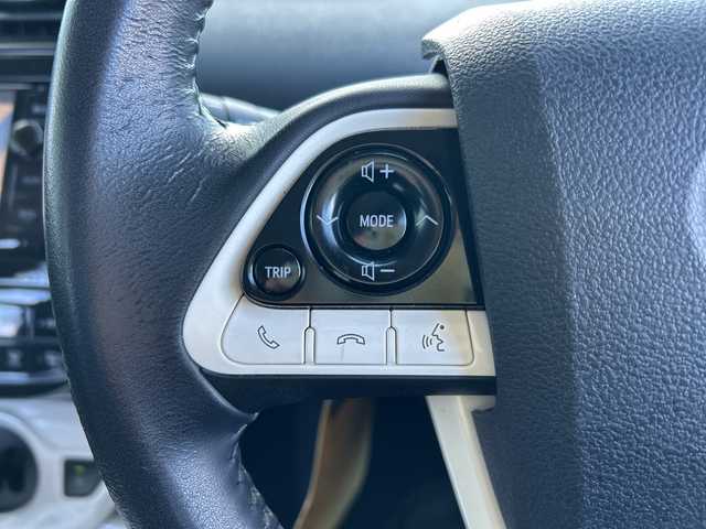 トヨタ プリウス A 岐阜県 2016(平28)年 4.3万km ホワイトパールクリスタルシャイン 登録時走行距離43078ｋｍ/純正ナビ/バックカメラ/フルセグテレビ/レーダークルーズコントロール/パーキングアシスト/純正フロアマット/コーナーセンサー/Ｂｌｕｅｔｏｏｔｈ/ビルトインＥＴＣ/ドライブレコーダー/社外アルミホイール/LEDヘッドライト/レーンキープアシスト/横滑り防止装置/オートライト/オートハイビーム/エンジンスタートボタン/スマートキー