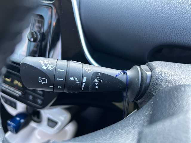 トヨタ プリウス A 岐阜県 2016(平28)年 4.3万km ホワイトパールクリスタルシャイン 登録時走行距離43078ｋｍ/純正ナビ/バックカメラ/フルセグテレビ/レーダークルーズコントロール/パーキングアシスト/純正フロアマット/コーナーセンサー/Ｂｌｕｅｔｏｏｔｈ/ビルトインＥＴＣ/ドライブレコーダー/社外アルミホイール/LEDヘッドライト/レーンキープアシスト/横滑り防止装置/オートライト/オートハイビーム/エンジンスタートボタン/スマートキー