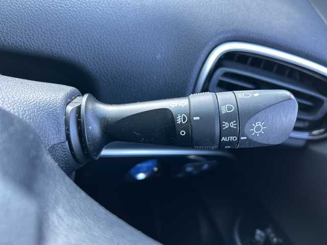 トヨタ プリウス A 岐阜県 2016(平28)年 4.3万km ホワイトパールクリスタルシャイン 登録時走行距離43078ｋｍ/純正ナビ/バックカメラ/フルセグテレビ/レーダークルーズコントロール/パーキングアシスト/純正フロアマット/コーナーセンサー/Ｂｌｕｅｔｏｏｔｈ/ビルトインＥＴＣ/ドライブレコーダー/社外アルミホイール/LEDヘッドライト/レーンキープアシスト/横滑り防止装置/オートライト/オートハイビーム/エンジンスタートボタン/スマートキー