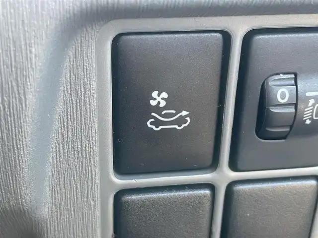 トヨタ プリウス G 岡山県 2009(平21)年 9.9万km ホワイトパールクリスタルシャイン 登録時走行距離98801km/サンルーフ/TOMSエアロ/純正ナビ/地デジTV(AM/FM/CD/DVD/Bluetooth)/バックカメラ/ETC/クルーズコントロール/オートライト/プッシュスタート/スマートキー/レーダー探知機/純正フロアマット/17インチ純正AW