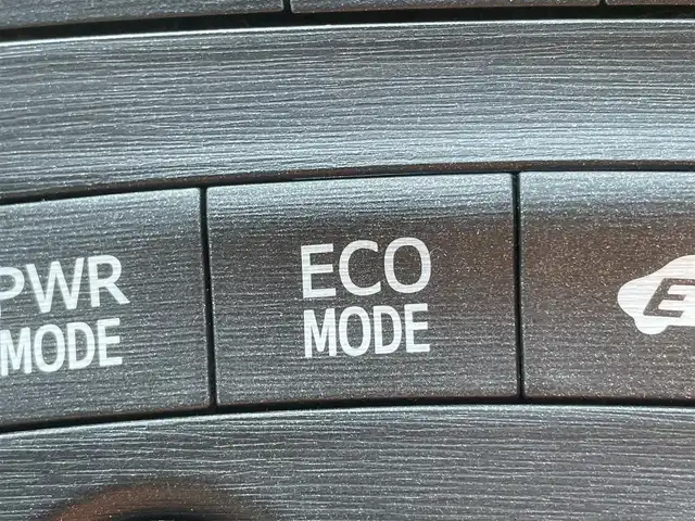 トヨタ プリウス G 岡山県 2009(平21)年 9.9万km ホワイトパールクリスタルシャイン 登録時走行距離98801km/サンルーフ/TOMSエアロ/純正ナビ/地デジTV(AM/FM/CD/DVD/Bluetooth)/バックカメラ/ETC/クルーズコントロール/オートライト/プッシュスタート/スマートキー/レーダー探知機/純正フロアマット/17インチ純正AW