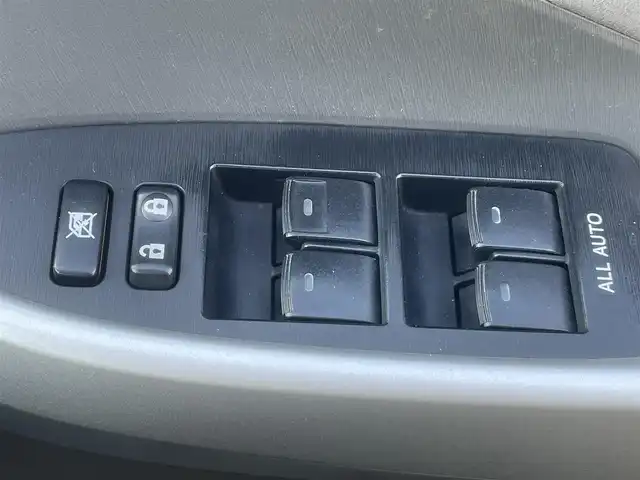 トヨタ プリウス G 岡山県 2009(平21)年 9.9万km ホワイトパールクリスタルシャイン 登録時走行距離98801km/サンルーフ/TOMSエアロ/純正ナビ/地デジTV(AM/FM/CD/DVD/Bluetooth)/バックカメラ/ETC/クルーズコントロール/オートライト/プッシュスタート/スマートキー/レーダー探知機/純正フロアマット/17インチ純正AW