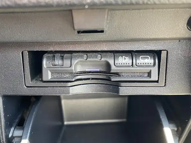 トヨタ ヴェルファイア X 福岡県 2017(平29)年 8.2万km ブラック ・純正SDナビ/Bluetooth/CD/DVD/・バックカメラ/・社外ドライブレコーダー/・フルセグ/・社外ETC/・純正16AW/・プッシュスタート/・スマートキー/・レーンキープアシスト/・オートライト/・LEDライト