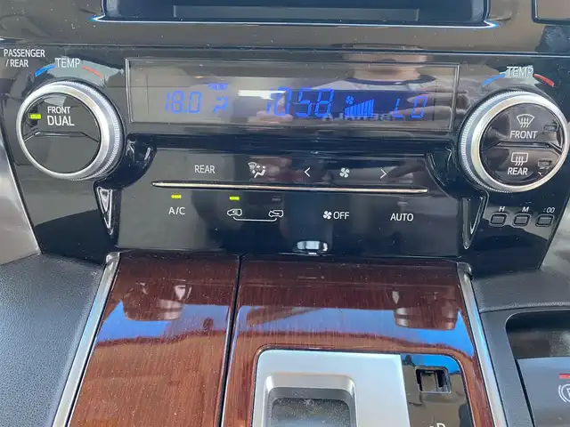 トヨタ ヴェルファイア X 福岡県 2017(平29)年 8.2万km ブラック ・純正SDナビ/Bluetooth/CD/DVD/・バックカメラ/・社外ドライブレコーダー/・フルセグ/・社外ETC/・純正16AW/・プッシュスタート/・スマートキー/・レーンキープアシスト/・オートライト/・LEDライト