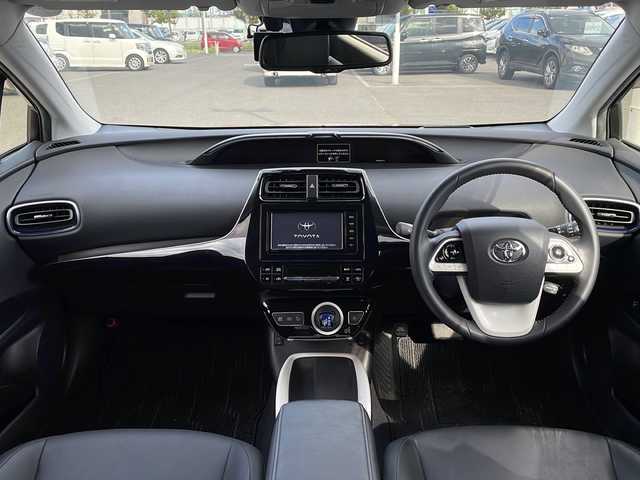 トヨタ プリウス A ツーリングセレクション 新潟県 2016(平28)年 11.2万km エモーショナルレッド 4WD/寒冷地仕様/純正SDナビ・フルセグTV/CD・DVD・Bluetooth・SD/バックカメラ/黒合皮シート/前席シートヒーター/ヘッドアップディスプレイ/ワイパーデアイサー/プリクラッシュセーフティ/レーダークルーズコントロール/レーンディパーチャーアラート/オートマチックハイビーム/ブラインドスポットモニター/クリアランスソナー/パーキングアシスト/前後ドライブレコーダー/ビルトインETC/LEDヘッドライト/LEDフォグランプ/LEDリアフォグランプ/純正17インチAW