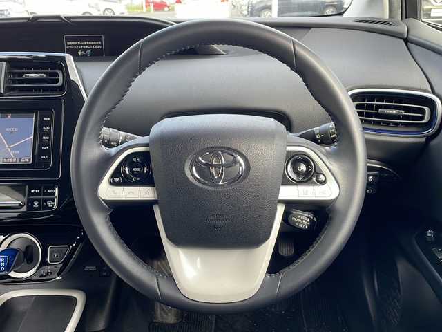 トヨタ プリウス A ツーリングセレクション 新潟県 2016(平28)年 11.2万km エモーショナルレッド 4WD/寒冷地仕様/純正SDナビ・フルセグTV/CD・DVD・Bluetooth・SD/バックカメラ/黒合皮シート/前席シートヒーター/ヘッドアップディスプレイ/ワイパーデアイサー/プリクラッシュセーフティ/レーダークルーズコントロール/レーンディパーチャーアラート/オートマチックハイビーム/ブラインドスポットモニター/クリアランスソナー/パーキングアシスト/前後ドライブレコーダー/ビルトインETC/LEDヘッドライト/LEDフォグランプ/LEDリアフォグランプ/純正17インチAW