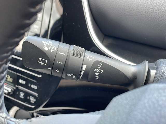 トヨタ プリウス A ツーリングセレクション 新潟県 2016(平28)年 11.2万km エモーショナルレッド 4WD/寒冷地仕様/純正SDナビ・フルセグTV/CD・DVD・Bluetooth・SD/バックカメラ/黒合皮シート/前席シートヒーター/ヘッドアップディスプレイ/ワイパーデアイサー/プリクラッシュセーフティ/レーダークルーズコントロール/レーンディパーチャーアラート/オートマチックハイビーム/ブラインドスポットモニター/クリアランスソナー/パーキングアシスト/前後ドライブレコーダー/ビルトインETC/LEDヘッドライト/LEDフォグランプ/LEDリアフォグランプ/純正17インチAW