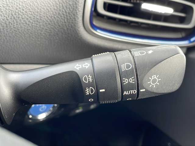 トヨタ プリウス A ツーリングセレクション 新潟県 2016(平28)年 11.2万km エモーショナルレッド 4WD/寒冷地仕様/純正SDナビ・フルセグTV/CD・DVD・Bluetooth・SD/バックカメラ/黒合皮シート/前席シートヒーター/ヘッドアップディスプレイ/ワイパーデアイサー/プリクラッシュセーフティ/レーダークルーズコントロール/レーンディパーチャーアラート/オートマチックハイビーム/ブラインドスポットモニター/クリアランスソナー/パーキングアシスト/前後ドライブレコーダー/ビルトインETC/LEDヘッドライト/LEDフォグランプ/LEDリアフォグランプ/純正17インチAW