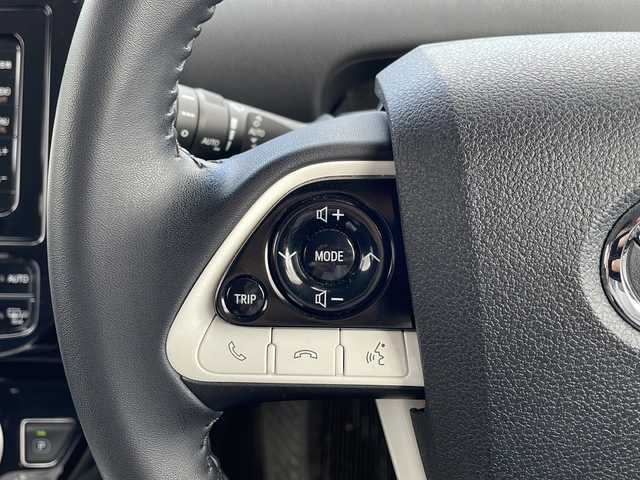 トヨタ プリウス A ツーリングセレクション 新潟県 2016(平28)年 11.2万km エモーショナルレッド 4WD/寒冷地仕様/純正SDナビ・フルセグTV/CD・DVD・Bluetooth・SD/バックカメラ/黒合皮シート/前席シートヒーター/ヘッドアップディスプレイ/ワイパーデアイサー/プリクラッシュセーフティ/レーダークルーズコントロール/レーンディパーチャーアラート/オートマチックハイビーム/ブラインドスポットモニター/クリアランスソナー/パーキングアシスト/前後ドライブレコーダー/ビルトインETC/LEDヘッドライト/LEDフォグランプ/LEDリアフォグランプ/純正17インチAW