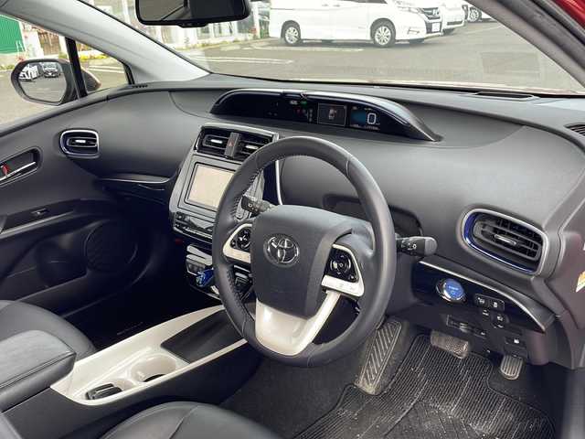 トヨタ プリウス A ツーリングセレクション 新潟県 2016(平28)年 11.2万km エモーショナルレッド 4WD/寒冷地仕様/純正SDナビ・フルセグTV/CD・DVD・Bluetooth・SD/バックカメラ/黒合皮シート/前席シートヒーター/ヘッドアップディスプレイ/ワイパーデアイサー/プリクラッシュセーフティ/レーダークルーズコントロール/レーンディパーチャーアラート/オートマチックハイビーム/ブラインドスポットモニター/クリアランスソナー/パーキングアシスト/前後ドライブレコーダー/ビルトインETC/LEDヘッドライト/LEDフォグランプ/LEDリアフォグランプ/純正17インチAW