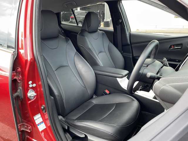 トヨタ プリウス A ツーリングセレクション 新潟県 2016(平28)年 11.2万km エモーショナルレッド 4WD/寒冷地仕様/純正SDナビ・フルセグTV/CD・DVD・Bluetooth・SD/バックカメラ/黒合皮シート/前席シートヒーター/ヘッドアップディスプレイ/ワイパーデアイサー/プリクラッシュセーフティ/レーダークルーズコントロール/レーンディパーチャーアラート/オートマチックハイビーム/ブラインドスポットモニター/クリアランスソナー/パーキングアシスト/前後ドライブレコーダー/ビルトインETC/LEDヘッドライト/LEDフォグランプ/LEDリアフォグランプ/純正17インチAW