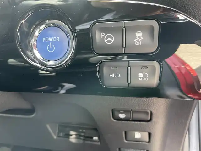 トヨタ プリウス A ツーリングセレクション 新潟県 2016(平28)年 11.2万km エモーショナルレッド 4WD/寒冷地仕様/純正SDナビ・フルセグTV/CD・DVD・Bluetooth・SD/バックカメラ/黒合皮シート/前席シートヒーター/ヘッドアップディスプレイ/ワイパーデアイサー/プリクラッシュセーフティ/レーダークルーズコントロール/レーンディパーチャーアラート/オートマチックハイビーム/ブラインドスポットモニター/クリアランスソナー/パーキングアシスト/前後ドライブレコーダー/ビルトインETC/LEDヘッドライト/LEDフォグランプ/LEDリアフォグランプ/純正17インチAW