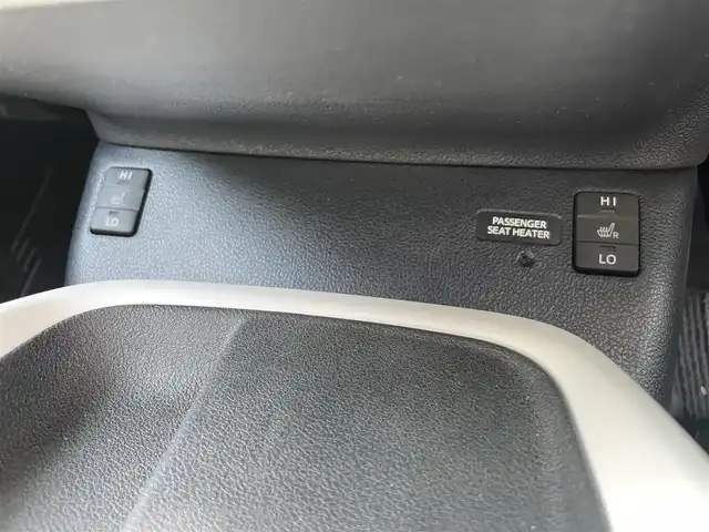トヨタ プリウス A ツーリングセレクション 新潟県 2016(平28)年 11.2万km エモーショナルレッド 4WD/寒冷地仕様/純正SDナビ・フルセグTV/CD・DVD・Bluetooth・SD/バックカメラ/黒合皮シート/前席シートヒーター/ヘッドアップディスプレイ/ワイパーデアイサー/プリクラッシュセーフティ/レーダークルーズコントロール/レーンディパーチャーアラート/オートマチックハイビーム/ブラインドスポットモニター/クリアランスソナー/パーキングアシスト/前後ドライブレコーダー/ビルトインETC/LEDヘッドライト/LEDフォグランプ/LEDリアフォグランプ/純正17インチAW