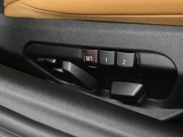 トヨタ スープラ RZ 三重県 2023(令5)年 0.3万km ホワイトメタリック ワンオーナー/OPタン革シート/OPブラック/タンツートン革巻きステアリングホイール/プリクラッシュセーフティ/レーンディパーチャーアラート/ブラインドスポットモニター/アダプティブハイビーム/クルーズコントロール/クリアランスソナー/HDDナビゲーションシステム/・HDDナビ/・地デジTV/・HDDオーディオ/・8.8インチタッチディスプレイ/・Toyota Supra Connect/・Bluetooth/・USB入力端子/・カラーバックガイドモニター/JBLプレミアムサウンドシステム(12スピーカー)/バックカメラ/8.8インチTFTカラー液晶メーター/カラーヘッドアップディスプレイ/純正ドライブレコーダ/純正19インチ10本スポークツヤ消ダークメタリック塗装鍛造アルミホイール/「Supra」ロゴ入brembo製レッドブレーキキャリパー/6灯式LEDヘッドランプ/・オートライト/アダプティブハイビーム/プッシュエンジンスタート/スマートキー×2/新車時保証書/取扱説明書