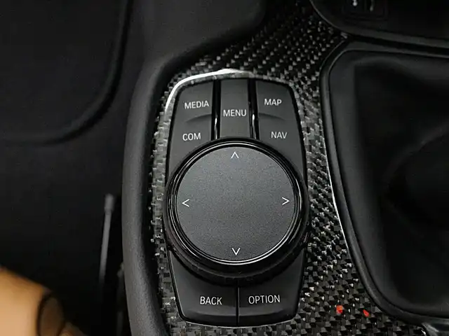 トヨタ スープラ RZ 三重県 2023(令5)年 0.3万km ホワイトメタリック ワンオーナー/OPタン革シート/OPブラック/タンツートン革巻きステアリングホイール/プリクラッシュセーフティ/レーンディパーチャーアラート/ブラインドスポットモニター/アダプティブハイビーム/クルーズコントロール/クリアランスソナー/HDDナビゲーションシステム/・HDDナビ/・地デジTV/・HDDオーディオ/・8.8インチタッチディスプレイ/・Toyota Supra Connect/・Bluetooth/・USB入力端子/・カラーバックガイドモニター/JBLプレミアムサウンドシステム(12スピーカー)/バックカメラ/8.8インチTFTカラー液晶メーター/カラーヘッドアップディスプレイ/純正ドライブレコーダ/純正19インチ10本スポークツヤ消ダークメタリック塗装鍛造アルミホイール/「Supra」ロゴ入brembo製レッドブレーキキャリパー/6灯式LEDヘッドランプ/・オートライト/アダプティブハイビーム/プッシュエンジンスタート/スマートキー×2/新車時保証書/取扱説明書