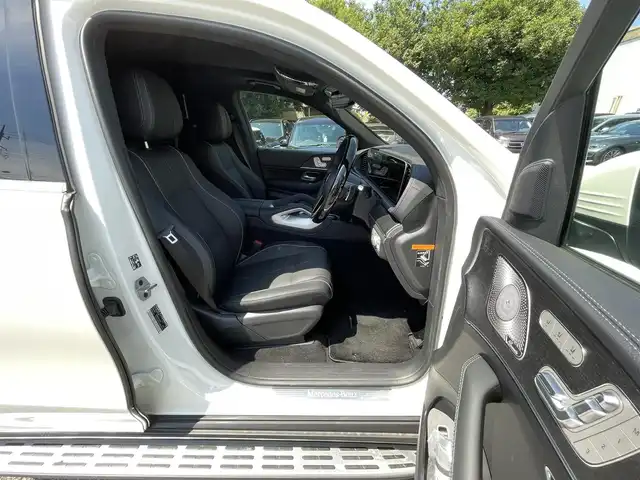メルセデス・ベンツ Ｍ・ベンツ ＧＬＳ４５０ｄ 4マチック 東京都 2024(令6)年 0.3万km ダイヤモンドホワイト ワンオーナー/AMGラインパッケージ/ショーファーパッケージ/・ナッパ革シート/・リラクゼーション機能（2列目）/・リアエンターテインメントシステム（リアタブレット）/・ワイヤレスチャージング（2列目）/ユーザーエクスペリエンス/・12.3インチメディアディスプレイ/・ARナビゲーション/・Bluetoothオーディオ/USBオーディオ/・フルセグTV/Apple CarPlay/AndroidAuto/・Burmesterサラウンドサウンドシステム/パノラミックスライディングルーフ/レーダーセーフティパッケージ/360°カメラシステム/AMGライン22インチアルミホイール/エナジャイジングパッケージ/エアバランスパッケージ/アダプティブハイビームアシストプラス/ビルトインETC/取扱説明書/保証書/スペアキー1本