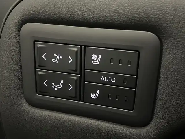 トヨタ アルファード Z 茨城県 2024(令6)年 1.2万km ブラック 純正14型DA/フルセグ/アドバンストパーク/全方位カメラ/左右独立ムーンルーフ/衝突被害軽減ブレーキ/車線逸脱抑制装置/レーダークルーズコントロール/オートマチックハイビーム/クリアランスソナー/BSM/両側電動スライドドア/デジタルインナーミラー/置くだけ充電/ETC2.0/シートヒーター/ベンチレーション/ステアリングヒーター/純正18インチAW/3眼LEDヘッドライト/スマートキー