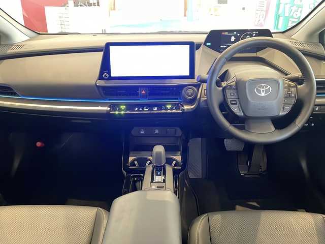 トヨタ プリウス Z 福井県 2023(令5)年 0.5万km 黄 カラーコード:5C5/フルセグテレビ/Bluetooth/HDMI/シートヒーター/ベンチレーション/ステアリングヒーター/パノラミックビューモニター/ビルドインETC2.0/前後ドライブレコーダー/AC100V/置くだけ充電/ブラインドスポットモニター