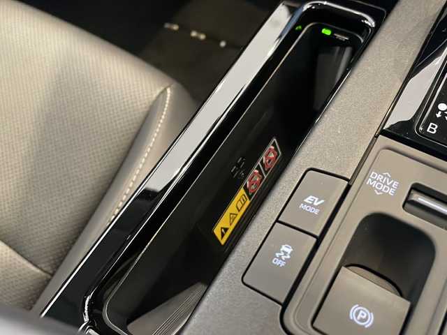 トヨタ プリウス Z 福井県 2023(令5)年 0.5万km 黄 カラーコード:5C5/フルセグテレビ/Bluetooth/HDMI/シートヒーター/ベンチレーション/ステアリングヒーター/パノラミックビューモニター/ビルドインETC2.0/前後ドライブレコーダー/AC100V/置くだけ充電/ブラインドスポットモニター