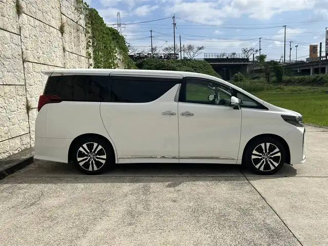 トヨタ アルファード S Cパッケージ 長崎県 2021(令3)年 6.7万km ホワイトパールクリスタルシャイン ワンオーナー/サンルーフ/純正ナビ/（CD/DVD/BT/フルセグ）/バックカメラ/フリップダウンモニター/衝突軽減システム/レーンアシスト/ブラインドスポットモニター/デジタルインナーミラー/パワーシート/シートヒーター/エアシート/ハンドルヒーター/両側パワースライドドア/パワーバックドア/ドライブレコーダー/社外レーダー（AR-G5A）/純正18インチAW
