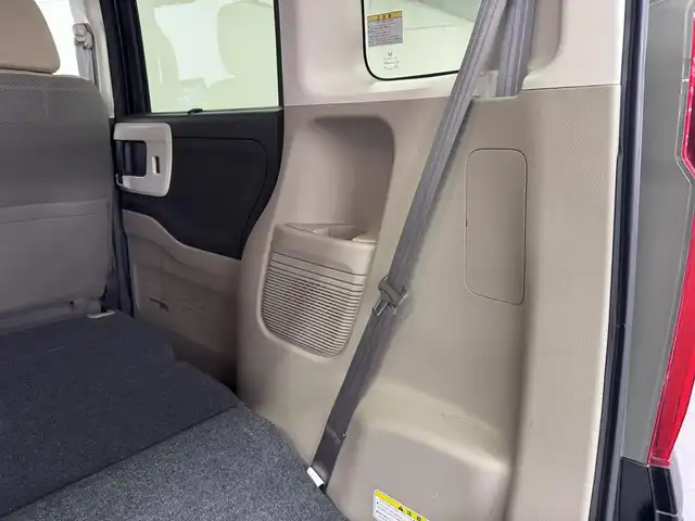 ホンダ Ｎ ＢＯＸ G L ホンダセンシング 三重県 2020(令2)年 2.8万km クリスタルブラックパール ガソリン/FF/インパネCVT/純正 7インチナビ VXM-205Ci/（CD/FM/AM/iPod/SD/USB/Bluetooth）/バックカメラ/両側パワースライドドア/ドライブレコーダー 前方/ビルトイン ETC/Honda SENSING/・衝突軽減ブレーキ［CMBS］/・車線維持支援システム［LKAS］/・路外逸脱抑制機能/・アダプティブクルーズコントロール［ACC］/・先行車発進お知らせ機能/・標識認識機能/装備/・オートライト/・LEDヘッドランプ/・オートハイビーム/・オートエアコン/・ステアリングスイッチ/・2.5A 急速充電対応 USB充電ジャックx2/・電動格納ドアミラー/・リヤドアロールサンシェード/・プッシュスタート/・14インチスチールホイール＋純正ホイールキャップ/・スマートキーx2/・ナビ取/・2トーンカラー（クリスタルブラックパール［NH731P］＋タフタホワイトIII［NH906］？）/など