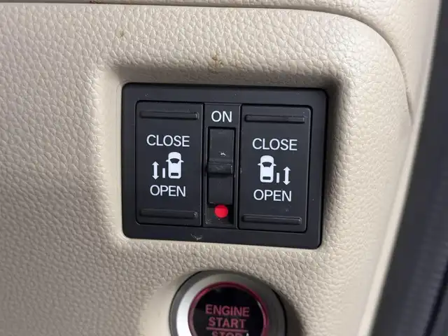 ホンダ Ｎ ＢＯＸ G L ホンダセンシング 三重県 2020(令2)年 2.8万km クリスタルブラックパール ガソリン/FF/インパネCVT/純正 7インチナビ VXM-205Ci/（CD/FM/AM/iPod/SD/USB/Bluetooth）/バックカメラ/両側パワースライドドア/ドライブレコーダー 前方/ビルトイン ETC/Honda SENSING/・衝突軽減ブレーキ［CMBS］/・車線維持支援システム［LKAS］/・路外逸脱抑制機能/・アダプティブクルーズコントロール［ACC］/・先行車発進お知らせ機能/・標識認識機能/装備/・オートライト/・LEDヘッドランプ/・オートハイビーム/・オートエアコン/・ステアリングスイッチ/・2.5A 急速充電対応 USB充電ジャックx2/・電動格納ドアミラー/・リヤドアロールサンシェード/・プッシュスタート/・14インチスチールホイール＋純正ホイールキャップ/・スマートキーx2/・ナビ取/・2トーンカラー（クリスタルブラックパール［NH731P］＋タフタホワイトIII［NH906］？）/など