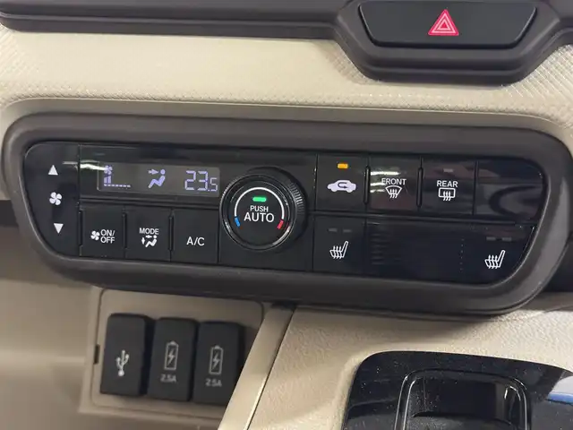 ホンダ Ｎ ＢＯＸ G L ホンダセンシング 三重県 2020(令2)年 2.8万km クリスタルブラックパール ガソリン/FF/インパネCVT/純正 7インチナビ VXM-205Ci/（CD/FM/AM/iPod/SD/USB/Bluetooth）/バックカメラ/両側パワースライドドア/ドライブレコーダー 前方/ビルトイン ETC/Honda SENSING/・衝突軽減ブレーキ［CMBS］/・車線維持支援システム［LKAS］/・路外逸脱抑制機能/・アダプティブクルーズコントロール［ACC］/・先行車発進お知らせ機能/・標識認識機能/装備/・オートライト/・LEDヘッドランプ/・オートハイビーム/・オートエアコン/・ステアリングスイッチ/・2.5A 急速充電対応 USB充電ジャックx2/・電動格納ドアミラー/・リヤドアロールサンシェード/・プッシュスタート/・14インチスチールホイール＋純正ホイールキャップ/・スマートキーx2/・ナビ取/・2トーンカラー（クリスタルブラックパール［NH731P］＋タフタホワイトIII［NH906］？）/など