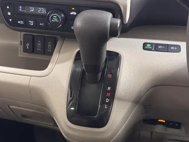 ホンダ Ｎ ＢＯＸ G L ホンダセンシング 三重県 2020(令2)年 2.8万km クリスタルブラックパール ガソリン/FF/インパネCVT/純正 7インチナビ VXM-205Ci/（CD/FM/AM/iPod/SD/USB/Bluetooth）/バックカメラ/両側パワースライドドア/ドライブレコーダー 前方/ビルトイン ETC/Honda SENSING/・衝突軽減ブレーキ［CMBS］/・車線維持支援システム［LKAS］/・路外逸脱抑制機能/・アダプティブクルーズコントロール［ACC］/・先行車発進お知らせ機能/・標識認識機能/装備/・オートライト/・LEDヘッドランプ/・オートハイビーム/・オートエアコン/・ステアリングスイッチ/・2.5A 急速充電対応 USB充電ジャックx2/・電動格納ドアミラー/・リヤドアロールサンシェード/・プッシュスタート/・14インチスチールホイール＋純正ホイールキャップ/・スマートキーx2/・ナビ取/・2トーンカラー（クリスタルブラックパール［NH731P］＋タフタホワイトIII［NH906］？）/など