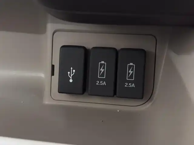 ホンダ Ｎ ＢＯＸ G L ホンダセンシング 三重県 2020(令2)年 2.8万km クリスタルブラックパール ガソリン/FF/インパネCVT/純正 7インチナビ VXM-205Ci/（CD/FM/AM/iPod/SD/USB/Bluetooth）/バックカメラ/両側パワースライドドア/ドライブレコーダー 前方/ビルトイン ETC/Honda SENSING/・衝突軽減ブレーキ［CMBS］/・車線維持支援システム［LKAS］/・路外逸脱抑制機能/・アダプティブクルーズコントロール［ACC］/・先行車発進お知らせ機能/・標識認識機能/装備/・オートライト/・LEDヘッドランプ/・オートハイビーム/・オートエアコン/・ステアリングスイッチ/・2.5A 急速充電対応 USB充電ジャックx2/・電動格納ドアミラー/・リヤドアロールサンシェード/・プッシュスタート/・14インチスチールホイール＋純正ホイールキャップ/・スマートキーx2/・ナビ取/・2トーンカラー（クリスタルブラックパール［NH731P］＋タフタホワイトIII［NH906］？）/など