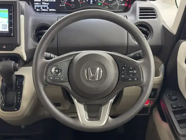 ホンダ Ｎ ＢＯＸ G L ホンダセンシング 三重県 2020(令2)年 2.8万km クリスタルブラックパール ガソリン/FF/インパネCVT/純正 7インチナビ VXM-205Ci/（CD/FM/AM/iPod/SD/USB/Bluetooth）/バックカメラ/両側パワースライドドア/ドライブレコーダー 前方/ビルトイン ETC/Honda SENSING/・衝突軽減ブレーキ［CMBS］/・車線維持支援システム［LKAS］/・路外逸脱抑制機能/・アダプティブクルーズコントロール［ACC］/・先行車発進お知らせ機能/・標識認識機能/装備/・オートライト/・LEDヘッドランプ/・オートハイビーム/・オートエアコン/・ステアリングスイッチ/・2.5A 急速充電対応 USB充電ジャックx2/・電動格納ドアミラー/・リヤドアロールサンシェード/・プッシュスタート/・14インチスチールホイール＋純正ホイールキャップ/・スマートキーx2/・ナビ取/・2トーンカラー（クリスタルブラックパール［NH731P］＋タフタホワイトIII［NH906］？）/など