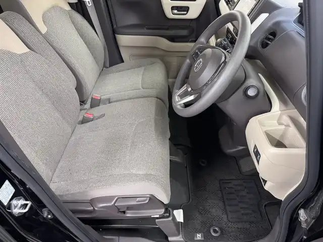 ホンダ Ｎ ＢＯＸ G L ホンダセンシング 三重県 2020(令2)年 2.8万km クリスタルブラックパール ガソリン/FF/インパネCVT/純正 7インチナビ VXM-205Ci/（CD/FM/AM/iPod/SD/USB/Bluetooth）/バックカメラ/両側パワースライドドア/ドライブレコーダー 前方/ビルトイン ETC/Honda SENSING/・衝突軽減ブレーキ［CMBS］/・車線維持支援システム［LKAS］/・路外逸脱抑制機能/・アダプティブクルーズコントロール［ACC］/・先行車発進お知らせ機能/・標識認識機能/装備/・オートライト/・LEDヘッドランプ/・オートハイビーム/・オートエアコン/・ステアリングスイッチ/・2.5A 急速充電対応 USB充電ジャックx2/・電動格納ドアミラー/・リヤドアロールサンシェード/・プッシュスタート/・14インチスチールホイール＋純正ホイールキャップ/・スマートキーx2/・ナビ取/・2トーンカラー（クリスタルブラックパール［NH731P］＋タフタホワイトIII［NH906］？）/など