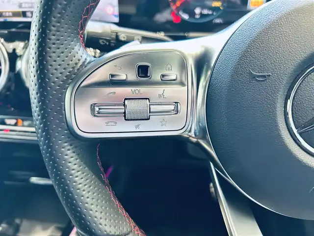 メルセデス・ベンツ ＧＬＡ２００ｄ 4マチック AMGライン 大阪府 2020(令2)年 4万km ポーラホワイト ワンオーナー/レーダーセーフティP/純正ナビ/TV/360度カメラ/純正19インチAW/LEDヘッドライト/アンビエントライト/電動リアゲート/ACC/ブラインドスポット/ハーフ革/メモリ付きパワーシート/シートヒーター/ワイヤレス充電